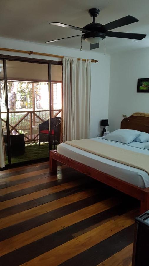 Hotel Bugabutik Puerto Viejo de Talamanca Экстерьер фото