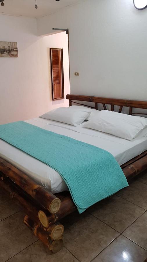 Hotel Bugabutik Puerto Viejo de Talamanca Экстерьер фото