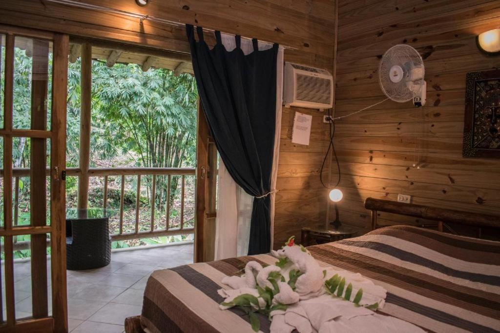 Hotel Bugabutik Puerto Viejo de Talamanca Экстерьер фото