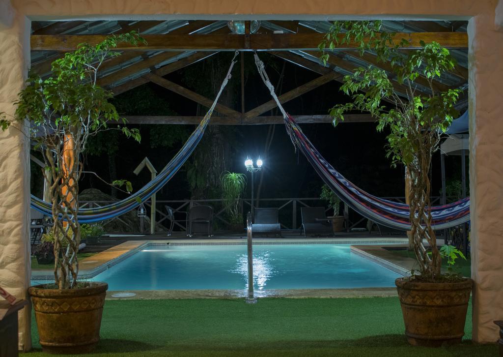Hotel Bugabutik Puerto Viejo de Talamanca Экстерьер фото