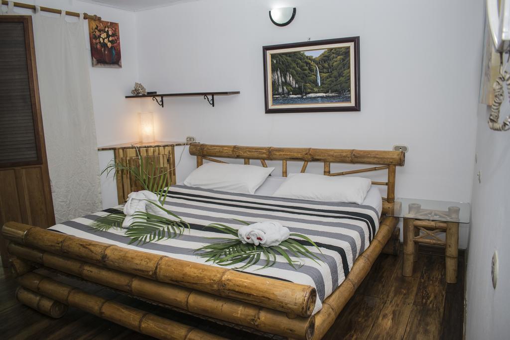 Hotel Bugabutik Puerto Viejo de Talamanca Экстерьер фото