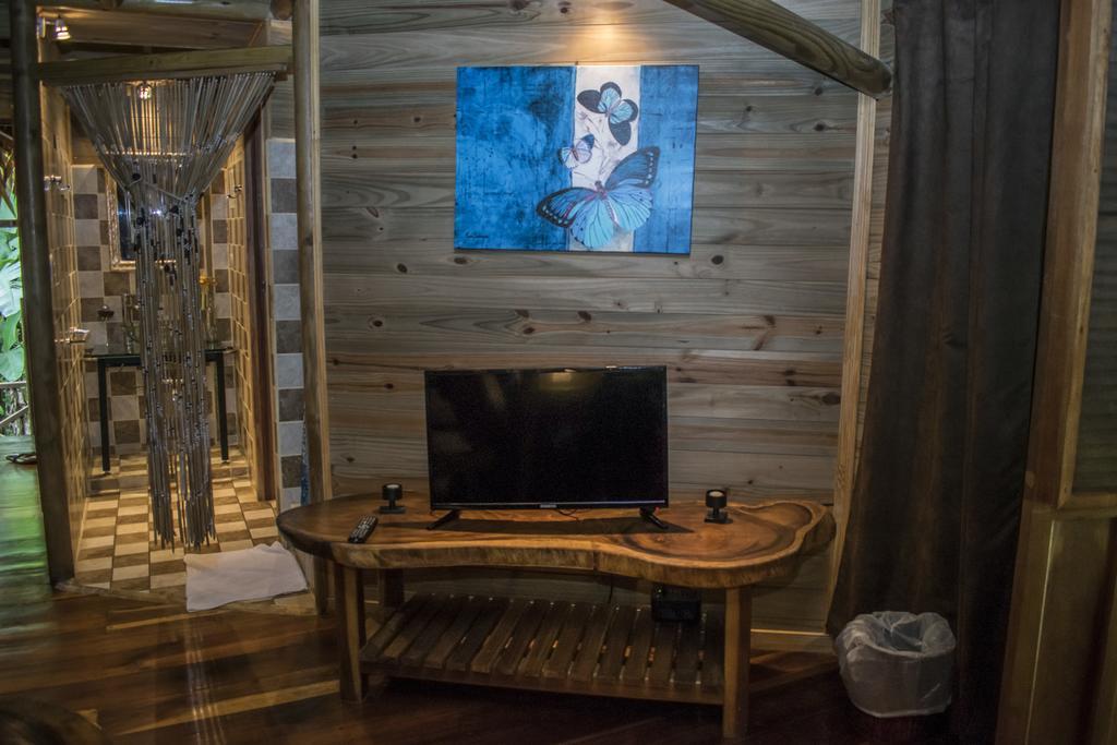 Hotel Bugabutik Puerto Viejo de Talamanca Экстерьер фото