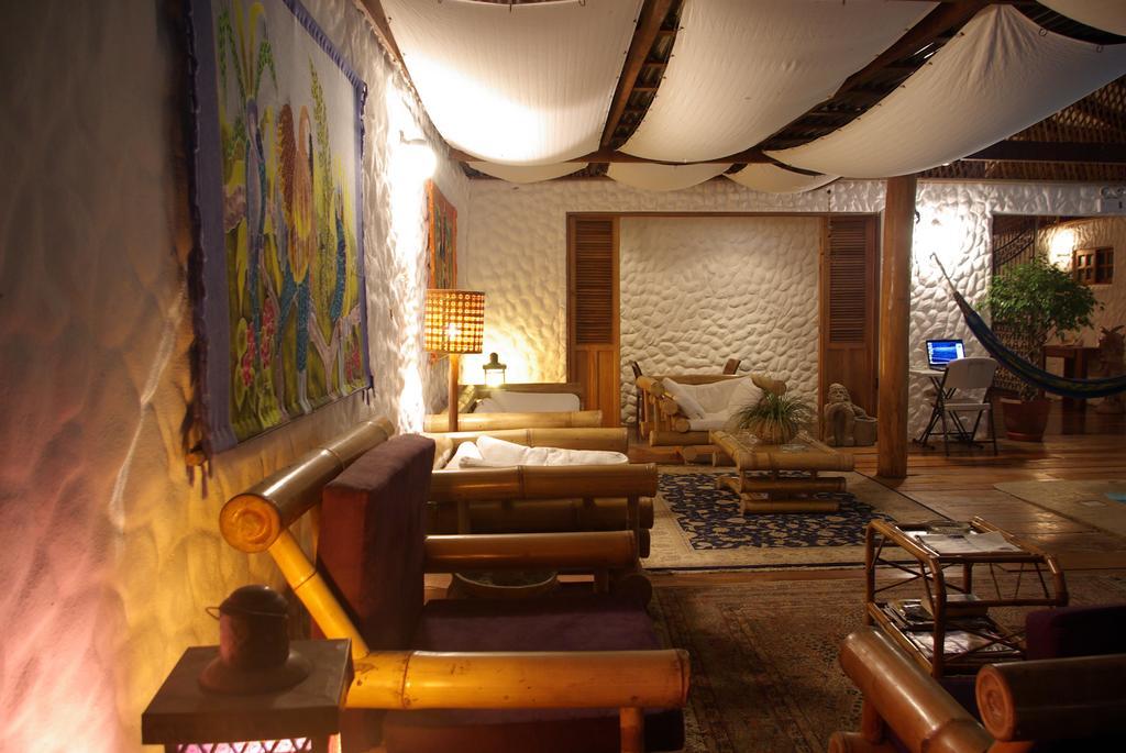 Hotel Bugabutik Puerto Viejo de Talamanca Экстерьер фото